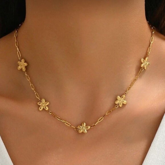 Anthropologie Jewelry - Flower Necklace Q839